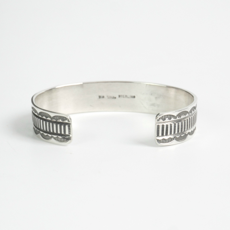 140mm オーヴィルホワイト スタンプワーク バングル｜マライカ公式通販