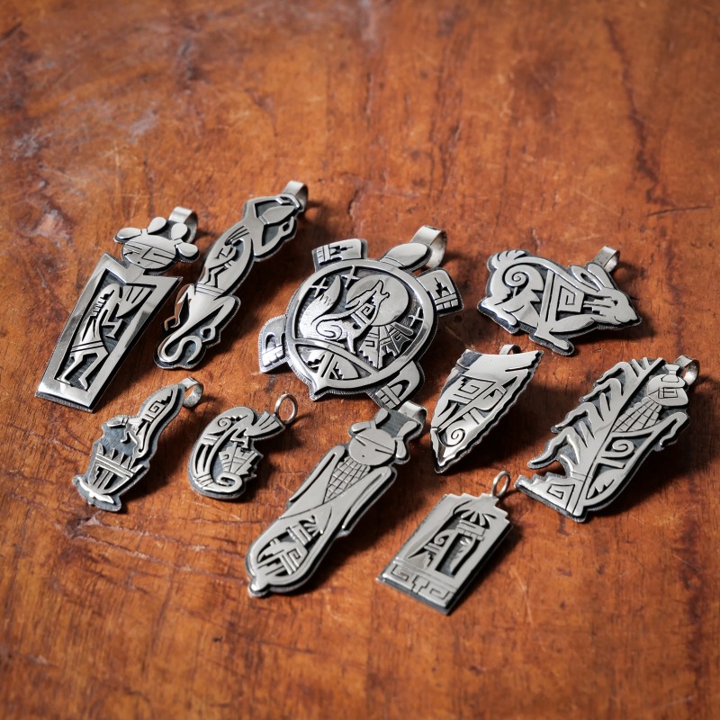 ホピ族　ベラタワホングバ オーバーレイ ペンダント　コーンメイデン【新品未使用】 楽天市場】インディアンジュエリー ホピ族 Berra Tawahongva