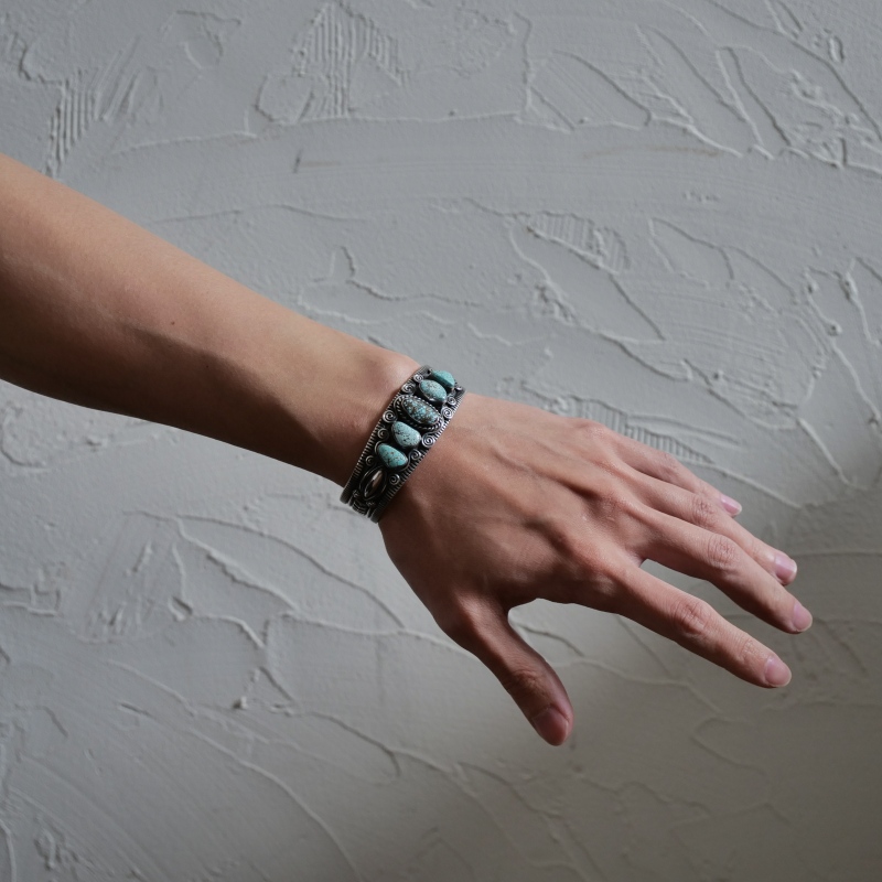 148mm デルバートゴードン ナンバーエイト 5石バングル｜マライカ公式通販