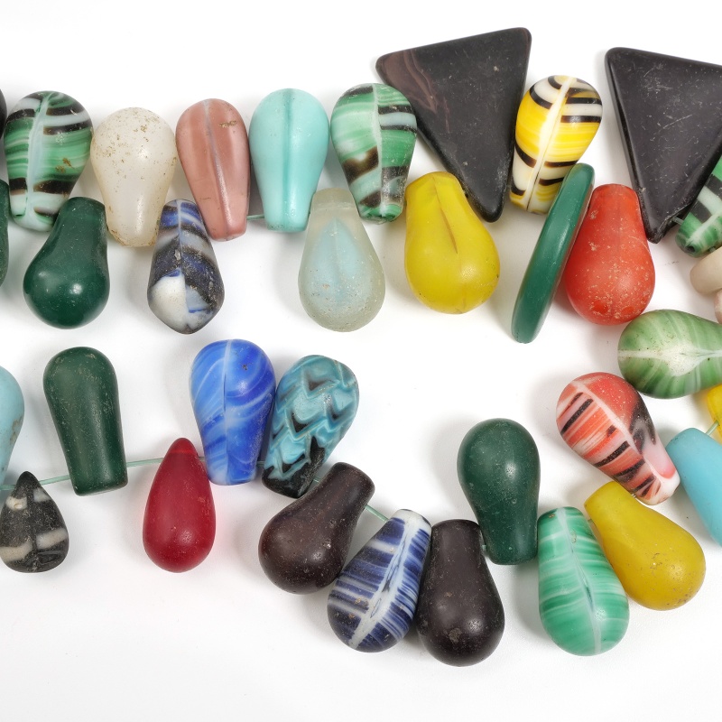 電球玉一連 大 ボヘミアントレードビーズ ウランガラス含｜マライカ