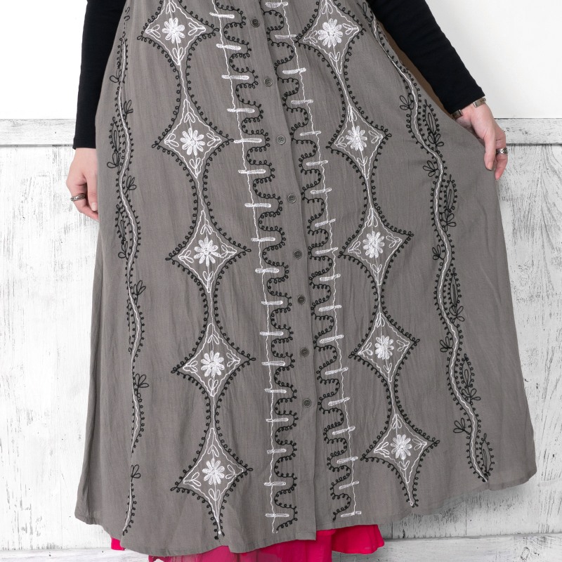 チェーン刺繍ノースリーブ前あきワンピース｜マライカ公式通販