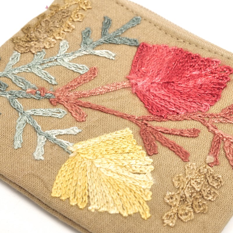 アリス 手刺繍のポーチ 30%OFF フラワーアリ刺繍ポーチS【メール便可】｜マライカ公式通販