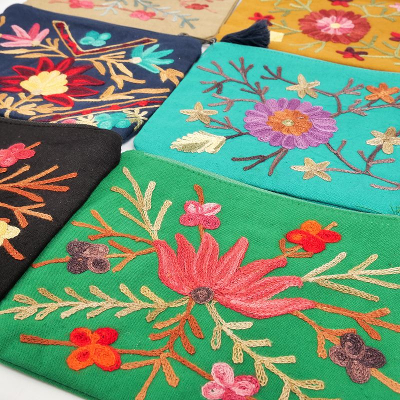 アリス 手刺繍のポーチ 50%OFF フラワーアリ刺繍ポーチM【メール便可】｜マライカ公式通販
