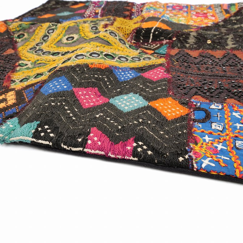パキスタン刺繍古布クッションカバー【メール便可】｜マライカ