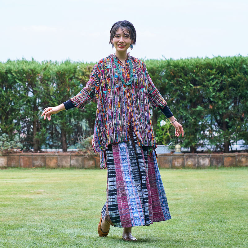 A)ポンチョ　グァテマラ　民族衣装　刺繍入り　手織り　カラフル ウィピルポンチョ グアテマラ民族衣装｜マライカ公式通販