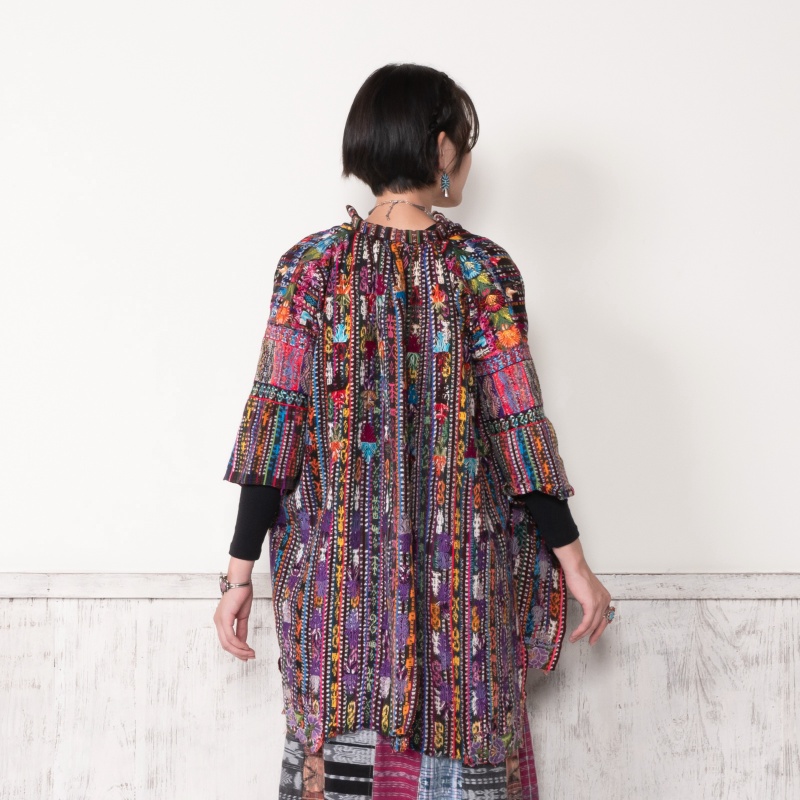 A)ポンチョ　グァテマラ　民族衣装　刺繍入り　手織り　カラフル ガテマラウィピルポンチョ A｜マライカ公式通販