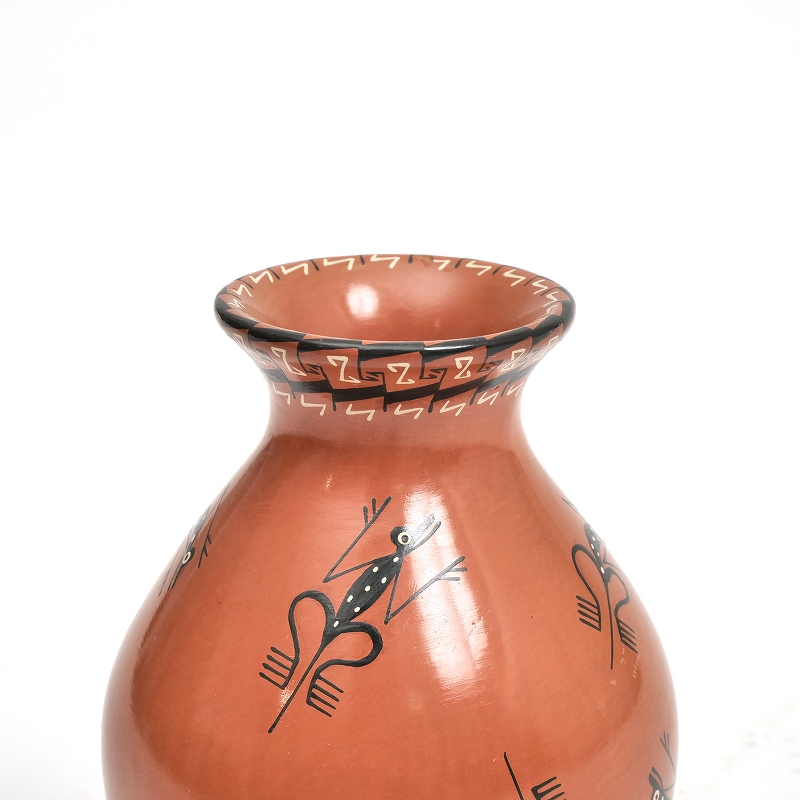 陶器のお家 10月11日にスタートする、角田純『Voice of Black Plants』では