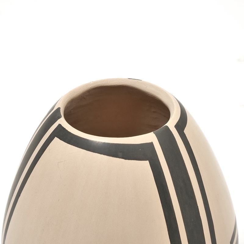 最高級のスーパー マタ・オルティス陶器 by Celia Veloz 壺 白黒 幾何学 卵型 工芸品