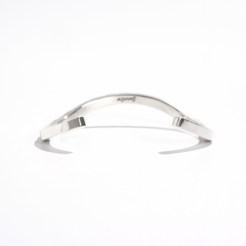 135mm ジェニファーカーティス スクエア ウェイブバングル｜マライカ