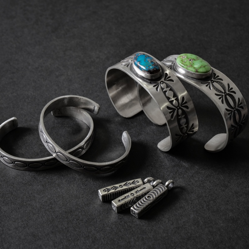 エスニック・ジュエリー 写真集「Ethnic Jewellery」 INDIAN JEWELRY ZUNI Character's Channel Inlay Silver