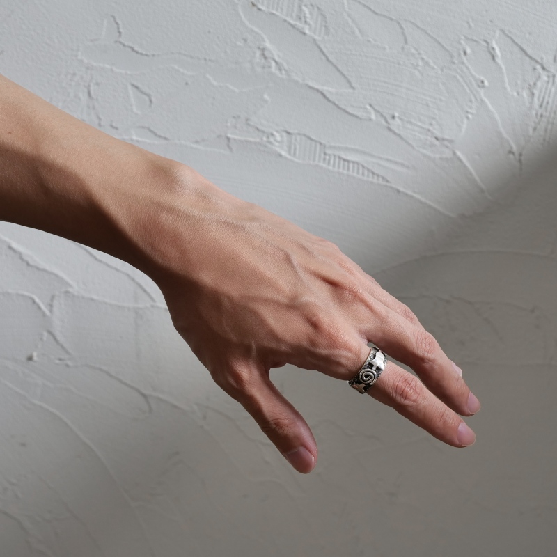 17号 アレックスサンチェス ペトログリフ リング｜マライカ公式通販