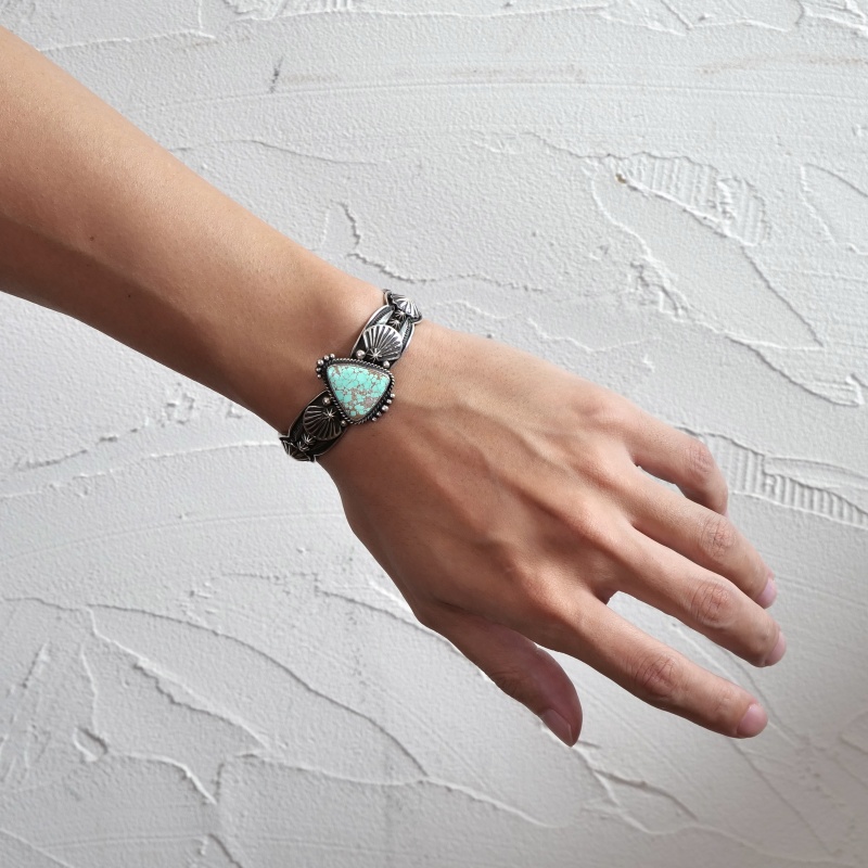 132mm ドノヴァンキャドマン ナンバーエイト バングル｜マライカ公式通販