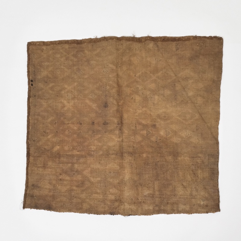 クバ王国 草ビロード 51cm×61cm ラフィア椰子布｜マライカ公式通販