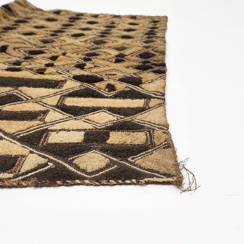 クバ王国 草ビロード 51cm×61cm ラフィア椰子布｜マライカ公式通販