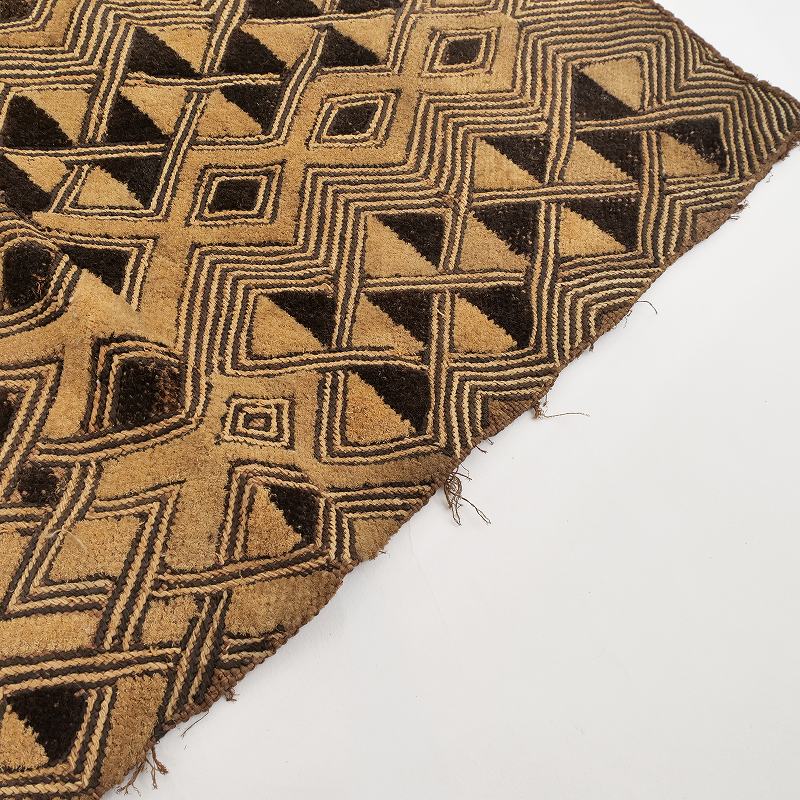 クバ王国 草ビロード 51cm×61cm ラフィア椰子布｜マライカ公式通販