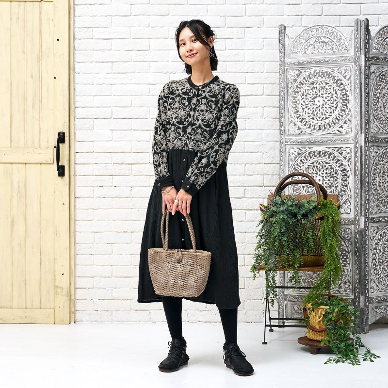 オリエンタル刺繍生地前あきワンピース｜マライカ公式通販