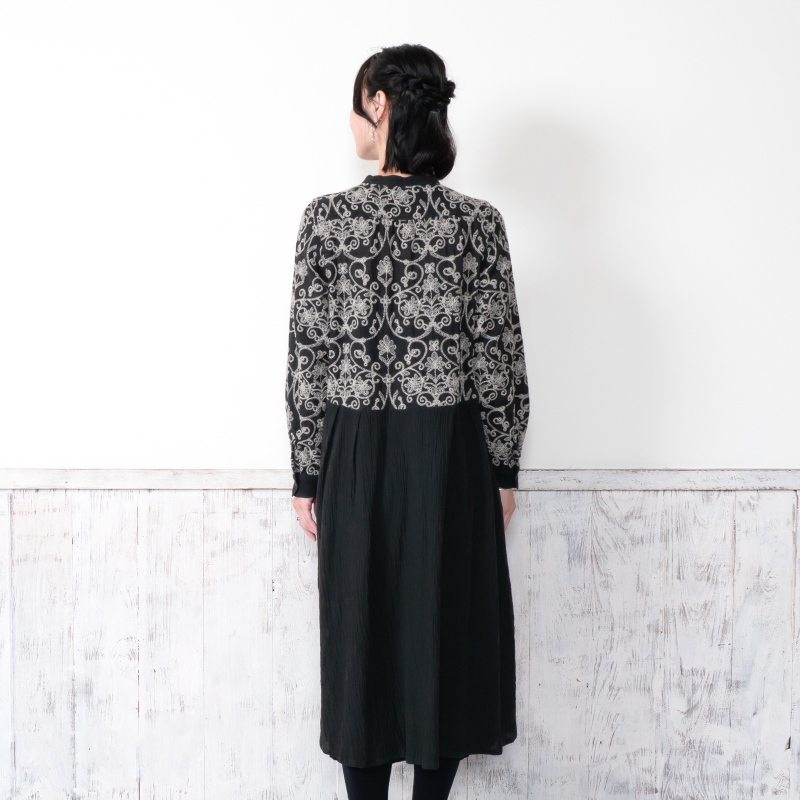 オリエンタル刺繍生地前あきワンピース｜マライカ公式通販