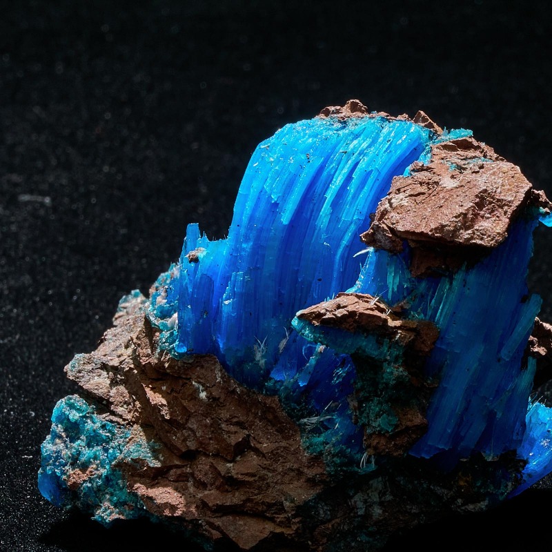 アメリカ・アリゾナ州プラネット鉱山 カルカンサイト原石＜BOOK掲載品