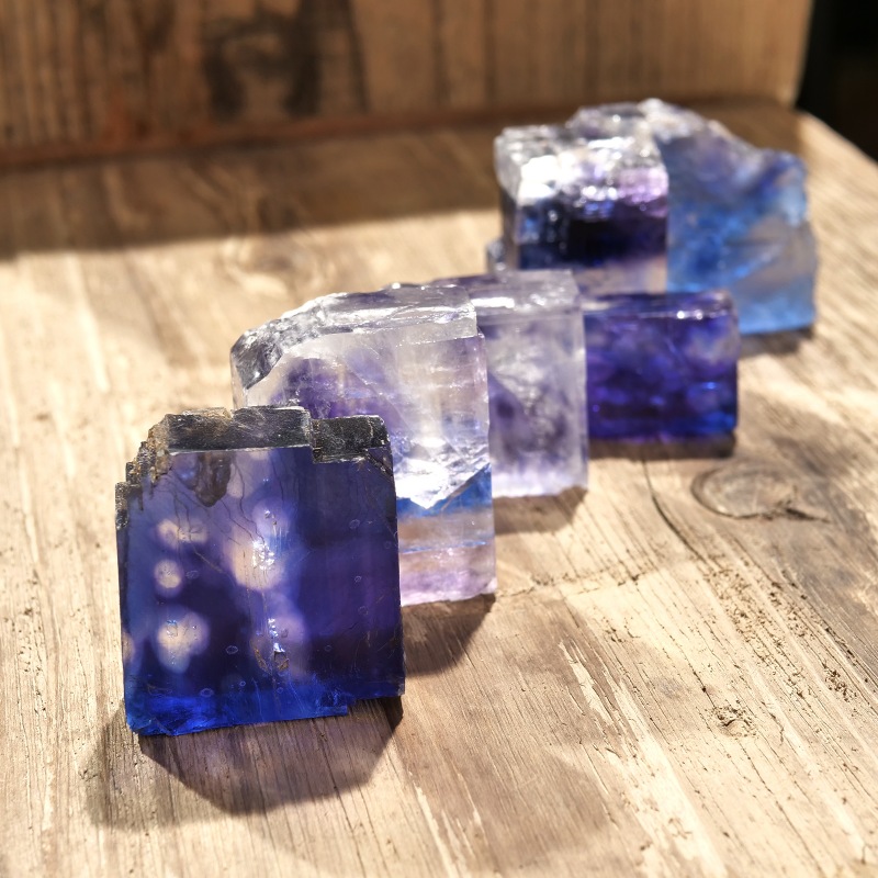 ハライト／15g／ドイツ・メルカース産／ブルー&ライラック内包／鉱物標本 ドイツ・メルカース鉱山産 ブルーハライト原石｜マライカ公式通販