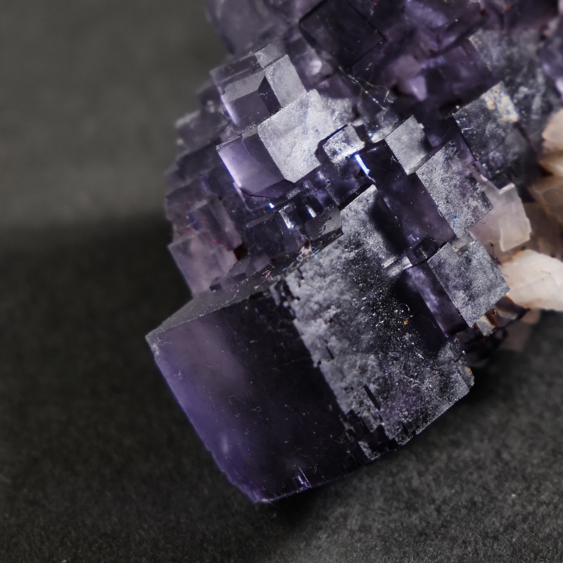 稀少！新疆ウイグル産鮮やかな泥石1箱7kg 黒ひげ危機一髪 ゲームを問屋価格で格安通販！-井ノ口商店