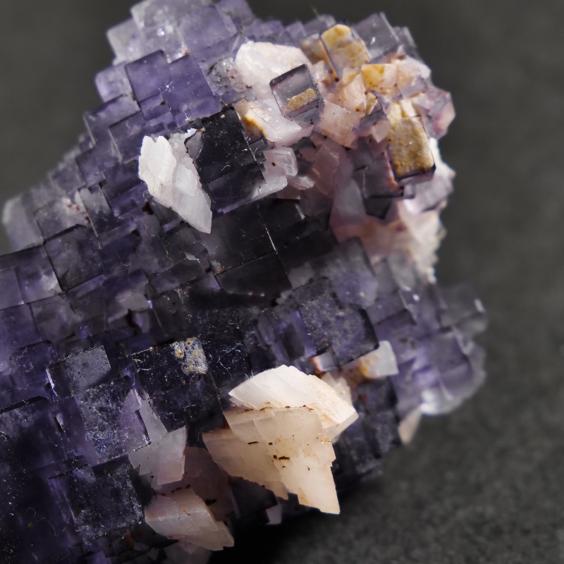 新疆ウイグル自治区産 フローライト原石｜マライカ公式通販