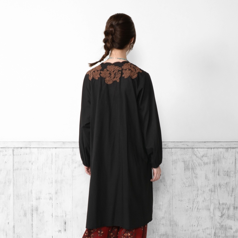 フラワー刺繍前あきワンピース｜マライカ公式通販