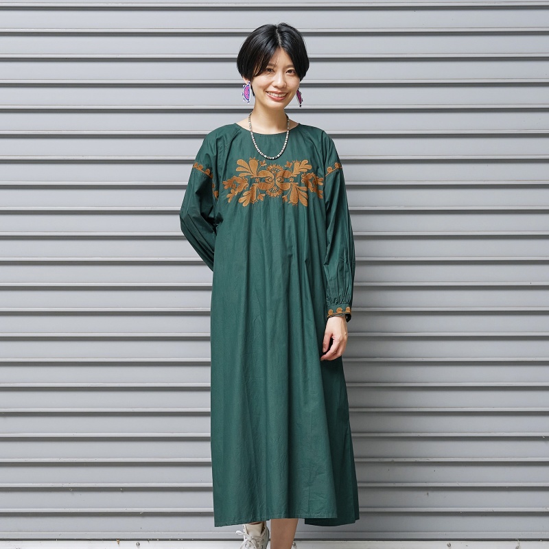 NEW フラワーモチーフのシルエット刺繍がポイントのワンピース 2種