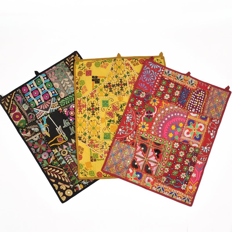 カッチ刺繍古布タペストリー 65cm×50cm｜マライカ公式通販