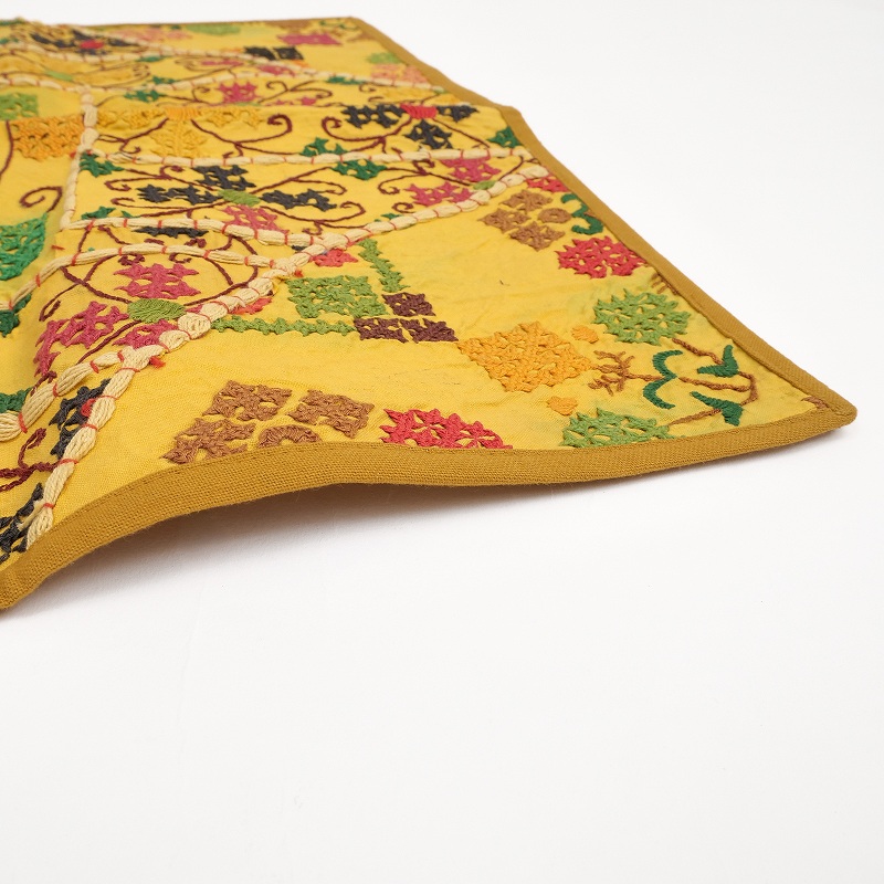 カッチ刺繍古布タペストリー 65cm×50cm｜マライカ公式通販