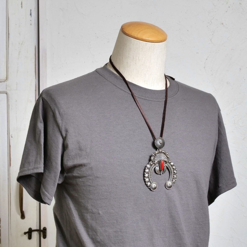 デルバートゴードン コーラル ビッグナジャペンダント｜マライカ公式通販