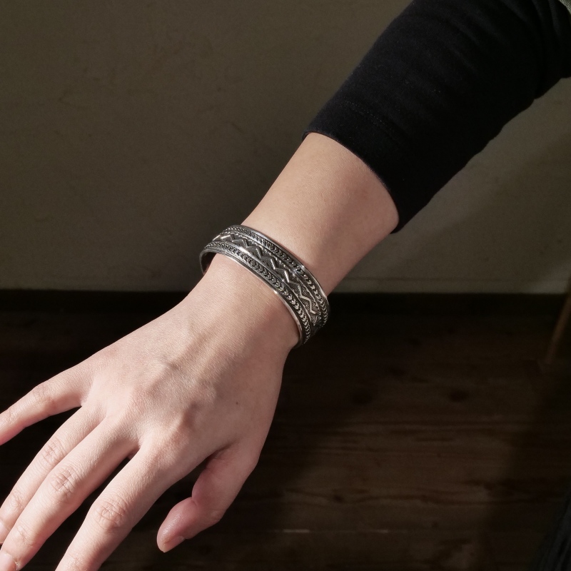 143mm サンシャインリーブス スタンプワーク バングル｜マライカ公式通販