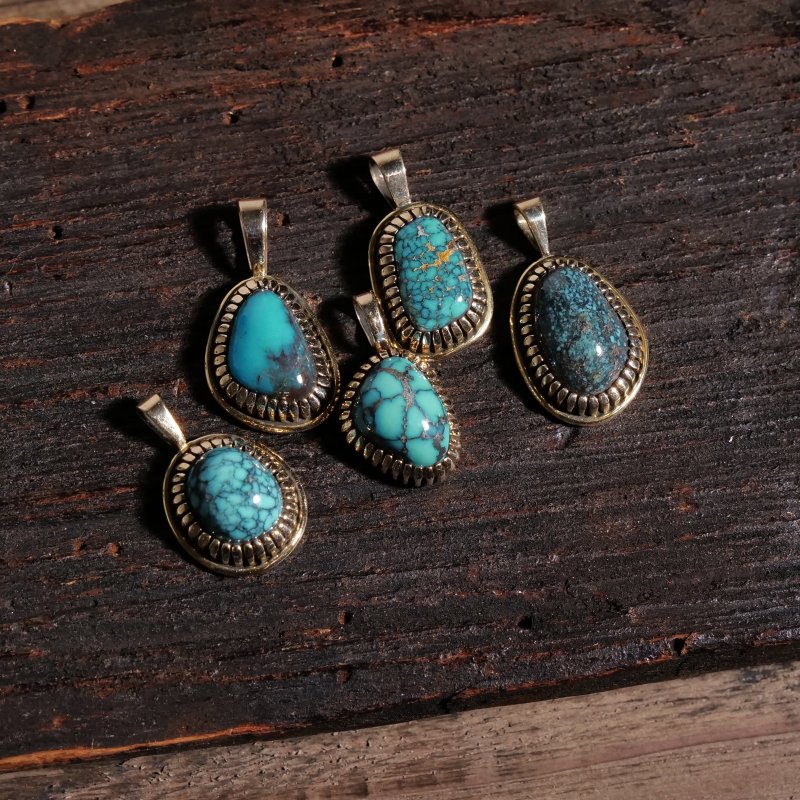 ジェニファーカーティス 総14金 ビズビー ペンダント｜マライカ公式通販