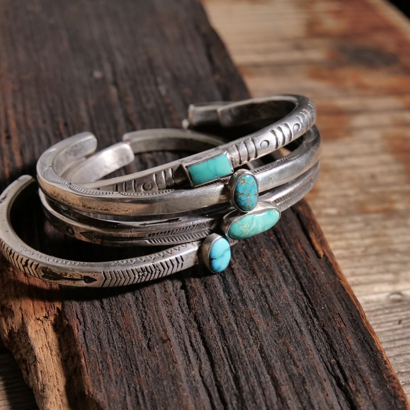 アパッチブルーターコイズ　ワイヤー　シルバーバングル アパッチブルーターコイズワイヤーシルバーバングル