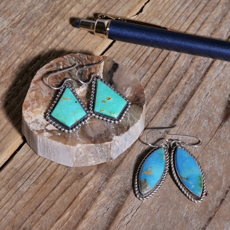 ハンドメイドのターコイズピアス　キングマン　片耳用 ハンドメイドのターコイズピアスキングマン片耳用