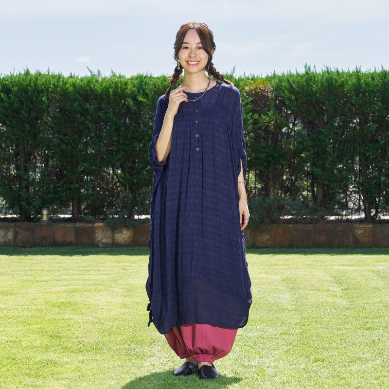 NEW 着回しアイテムとして重宝するワンピースとブラウス