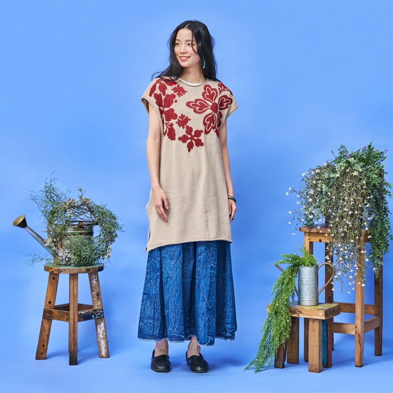 値下げ!未使用 ロングベスト コード刺繍　母の日 日本製] 花刺繍風ロングベスト｜マライカ公式通販