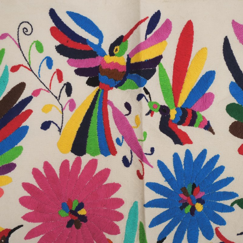 オトミ刺繍タペストリー 90cm×75cm｜マライカ公式通販