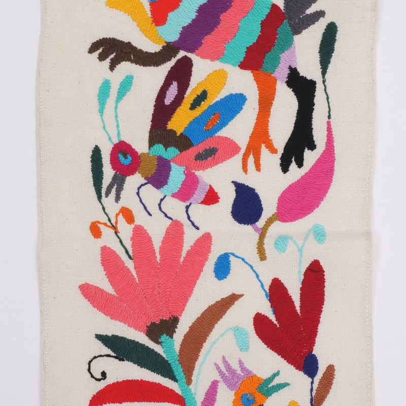未使用 中国骨董 シルク 刺繍 ハンド刺繍 タペストリー 美術品 オトミ刺繍タペストリー 192cm×20.5cm｜マライカ公式通販