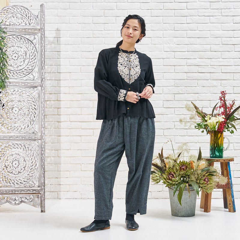 極美品 モラビトスペル 近年モデル リネンライクレース刺繍ラメ シアーガウン 黒 予約販売】 コットンザリ刺繍ギャザーブラウス 10月入荷予定｜マライカ