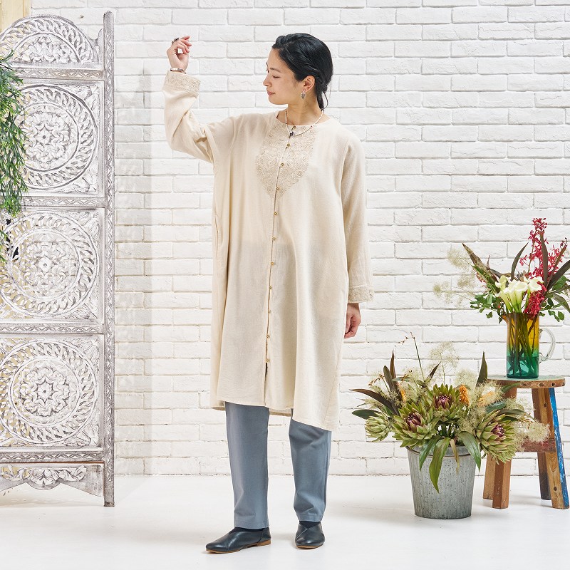 予約販売】 コットンザリ刺繍前開きワンピース 10月入荷予定｜マライカ