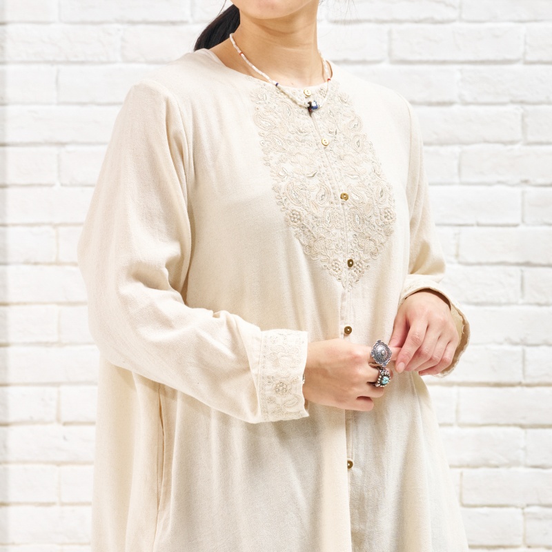 予約販売】 コットンザリ刺繍前開きワンピース 10月入荷予定｜マライカ